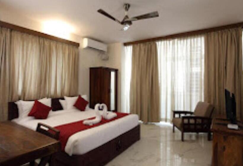 스탠다드 룸 킹사이즈 침대, Crimson Lotus Bangalore