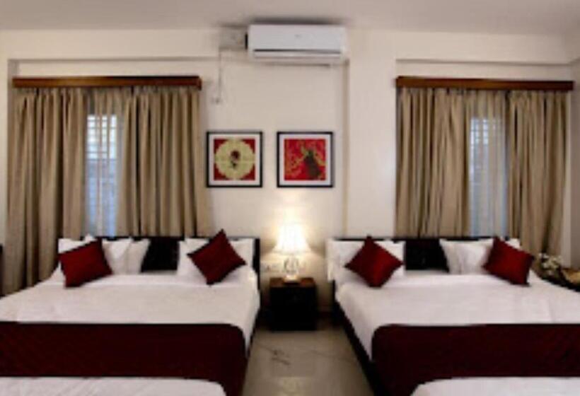 스탠다드 룸 킹사이즈 침대, Crimson Lotus Bangalore