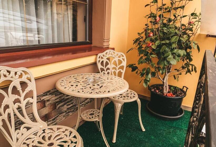 اتاق استاندارد با بالکن, Forsage Hostel