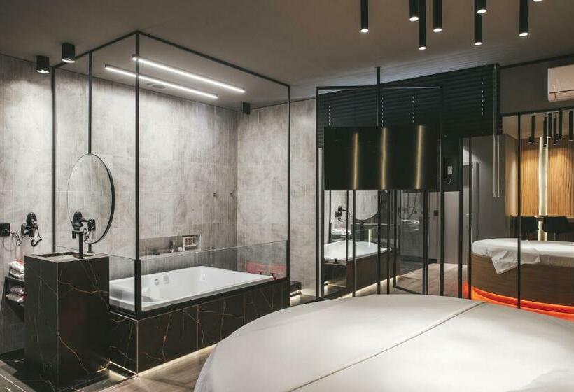 スーペリアースイート, Motel Kalahari