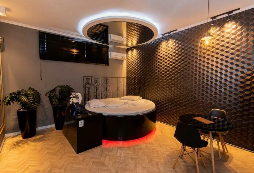 スイート, Motel Kalahari