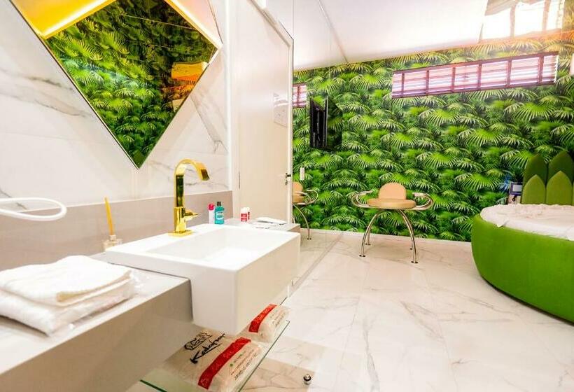 スイート, Motel Kalahari