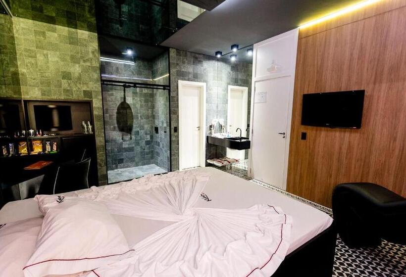 スイート, Motel Kalahari