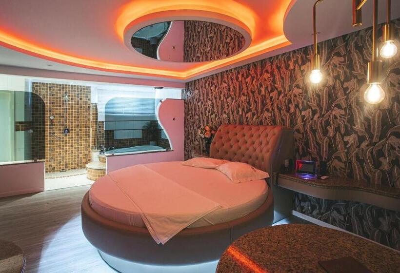 ハイドロマッサージバス付きスイート, Motel Kalahari