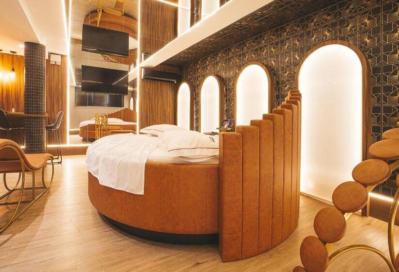 キングサイズベッドのスイートルーム, Motel Kalahari