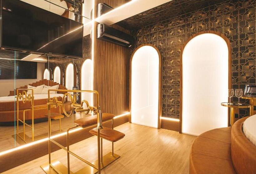 キングサイズベッドのスイートルーム, Motel Kalahari