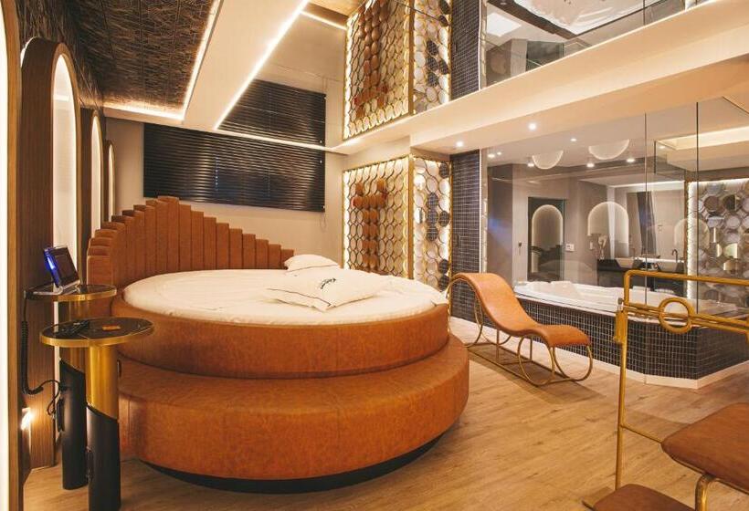 キングサイズベッドのスイートルーム, Motel Kalahari