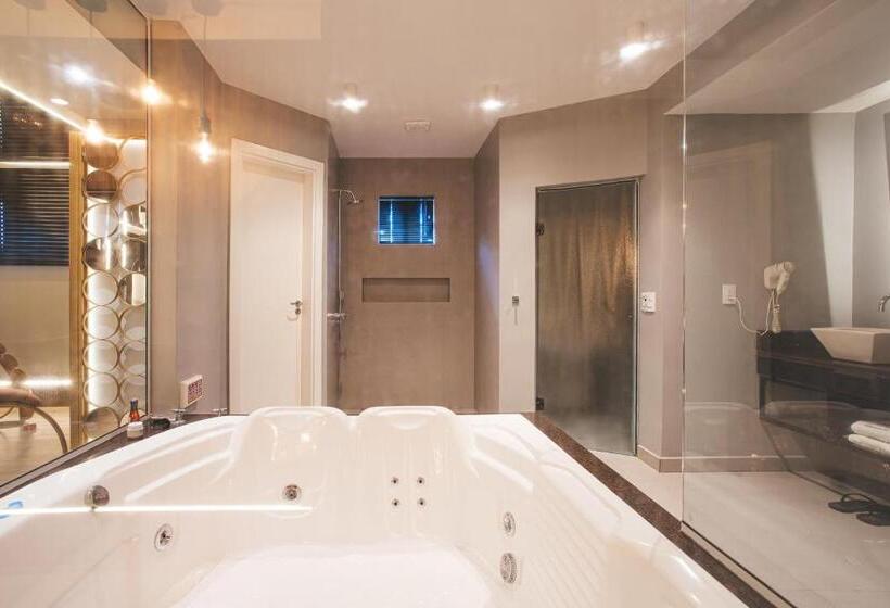 キングサイズベッドのスイートルーム, Motel Kalahari