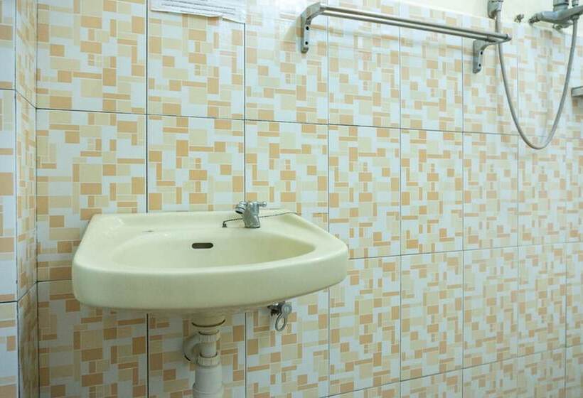 Номер Стандарт, Reddoorz Near H. Hasan Aroeboesman Airport