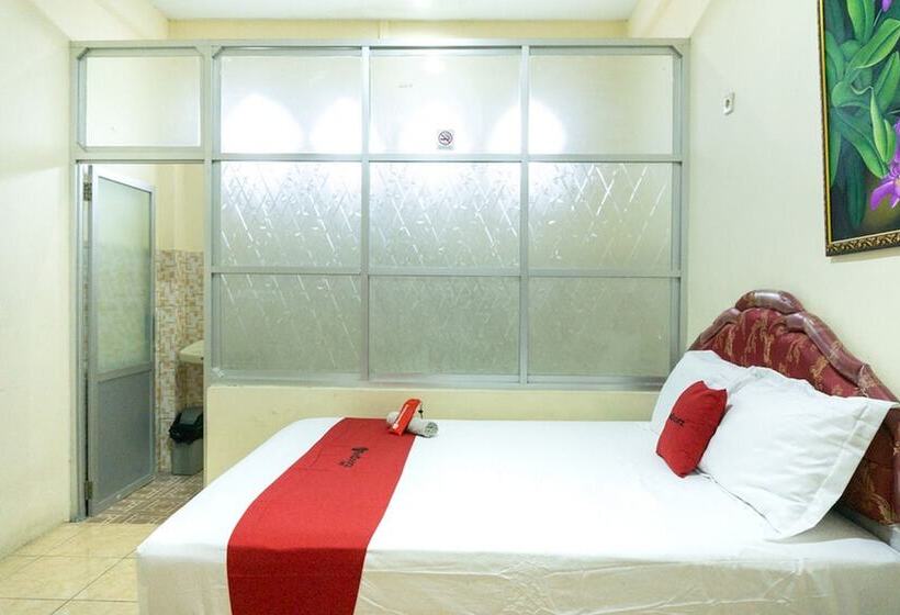 Номер Стандарт, Reddoorz Near H. Hasan Aroeboesman Airport
