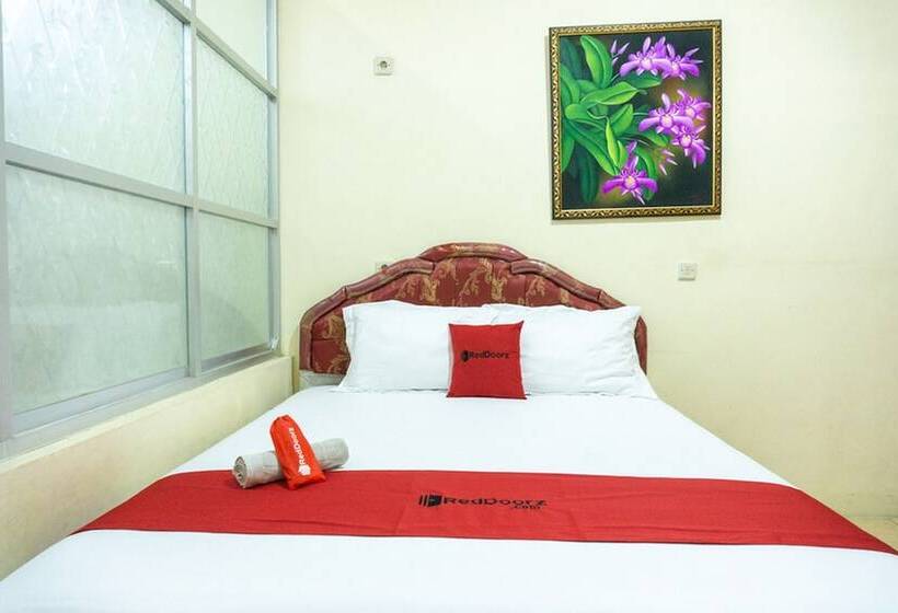 Номер Стандарт, Reddoorz Near H. Hasan Aroeboesman Airport