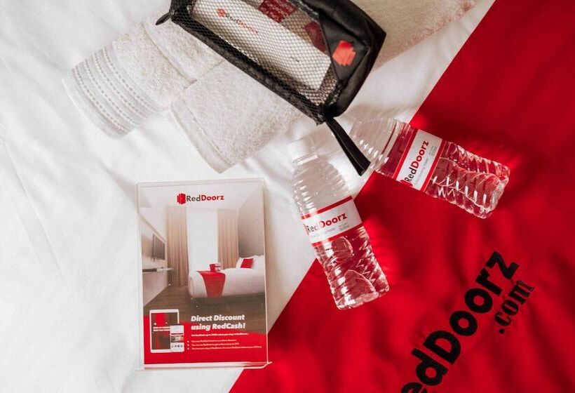 Номер Стандарт, Reddoorz Near Malioboro Tugu Station Jogja 2