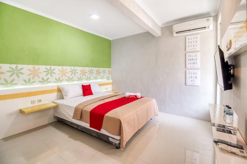 Номер Deluxe, Reddoorz Near Malioboro Tugu Station Jogja 2