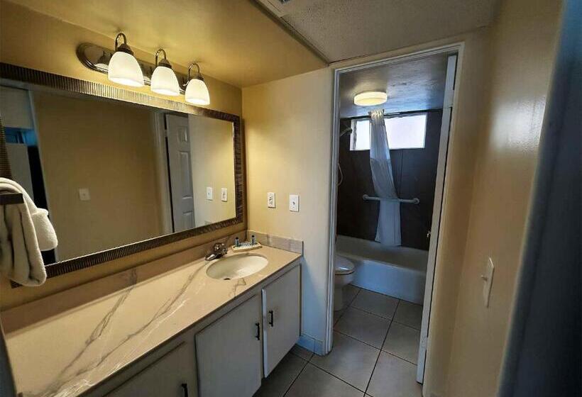 إستوديو قياسى, Outrigger Beach Club Resort