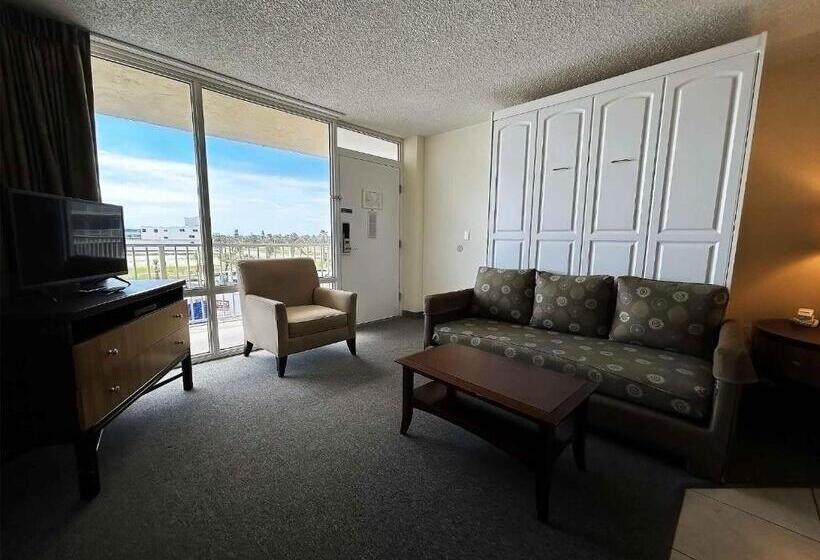 إستوديو قياسى, Outrigger Beach Club Resort