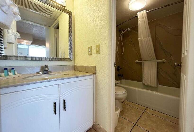 Студия Deluxe, Outrigger Beach Club Resort