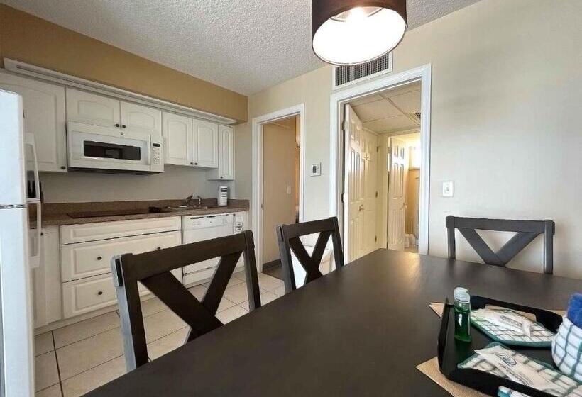 جناح إدارى, Outrigger Beach Club Resort