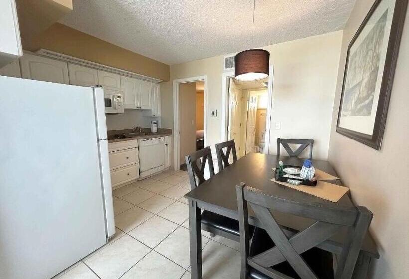 جناح إدارى, Outrigger Beach Club Resort