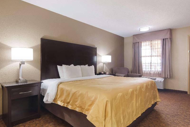 스탠다드 룸 킹사이즈 침대, Quality Inn Magnolia