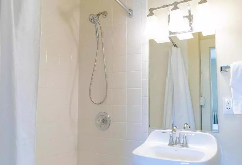 اتاق لوکس با تخت بزرگ, The Plaza Hotel   Milwaukee