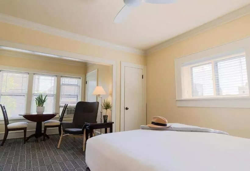اتاق لوکس با تخت بزرگ, The Plaza Hotel   Milwaukee
