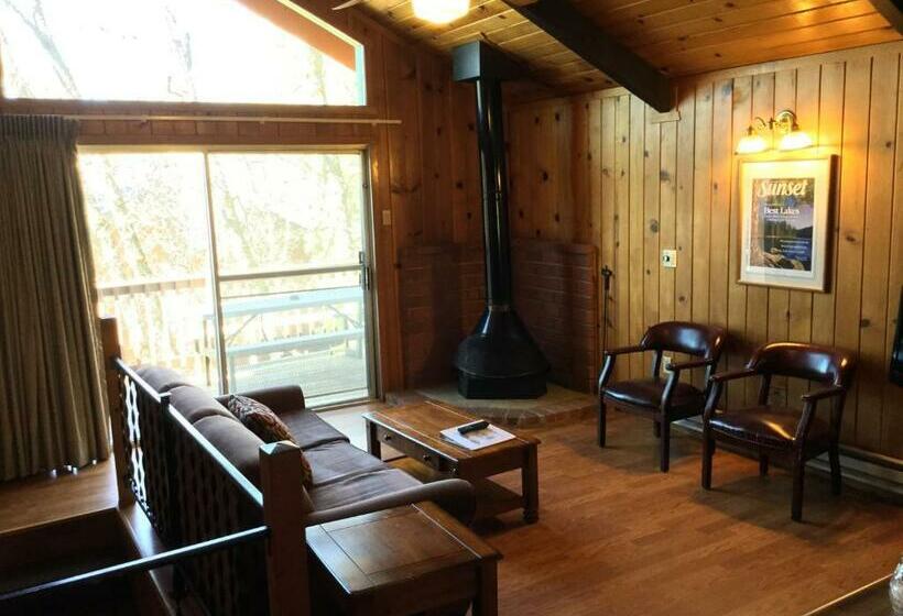 带大床的标准间, The Pines Resort & Conference Center