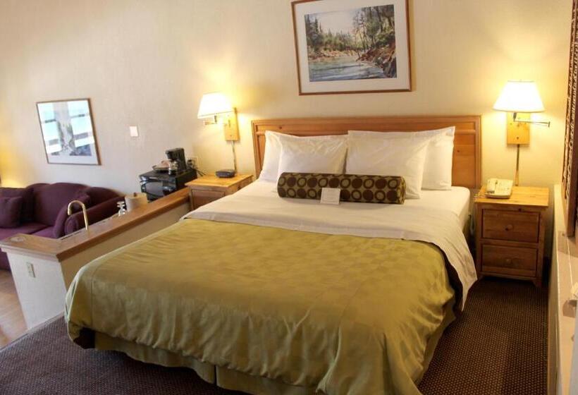 Люкс с гидромассажем, The Pines Resort & Conference Center
