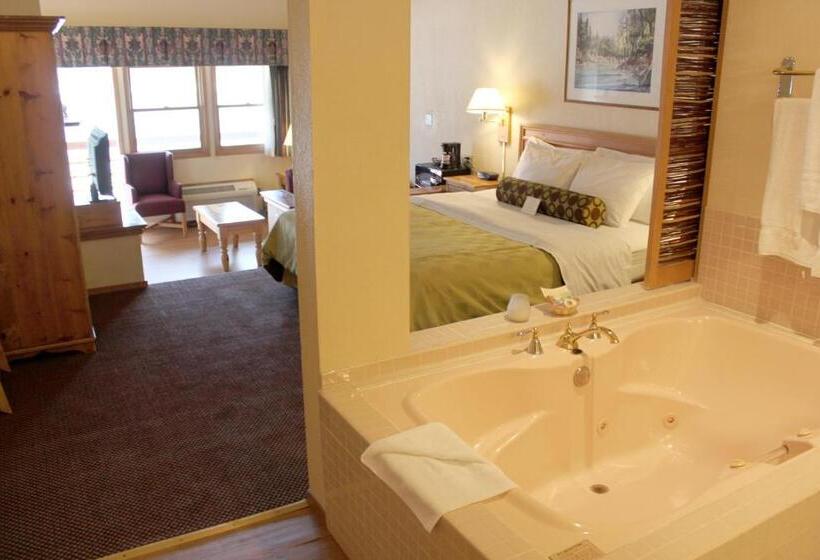 带按摩浴盆的套房, The Pines Resort & Conference Center
