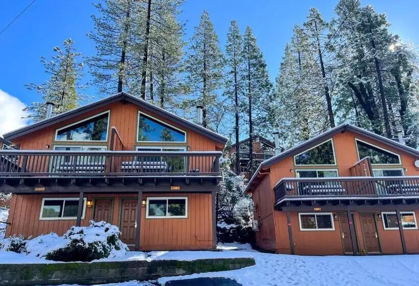 اتاق لوکس, The Pines Resort & Conference Center