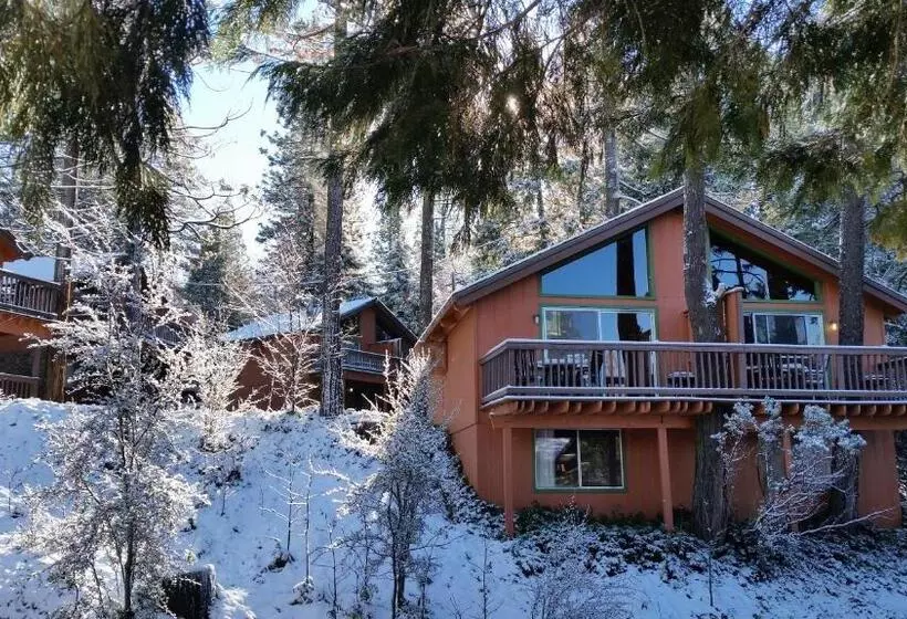 اتاق لوکس, The Pines Resort & Conference Center