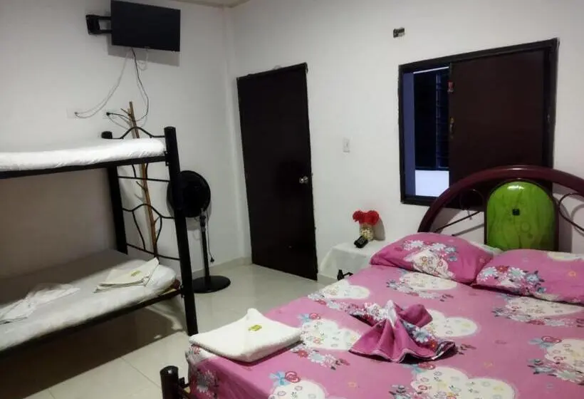 スタンダード４人部屋, Hostal Sarita