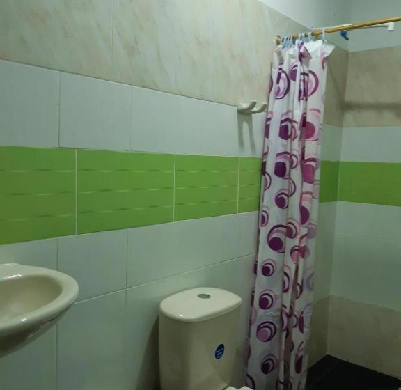 سرير فى غرفة مشتركه, Hostal Sarita