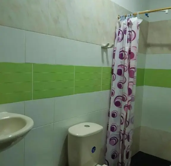 ルームシェアのワンベッド, Hostal Sarita