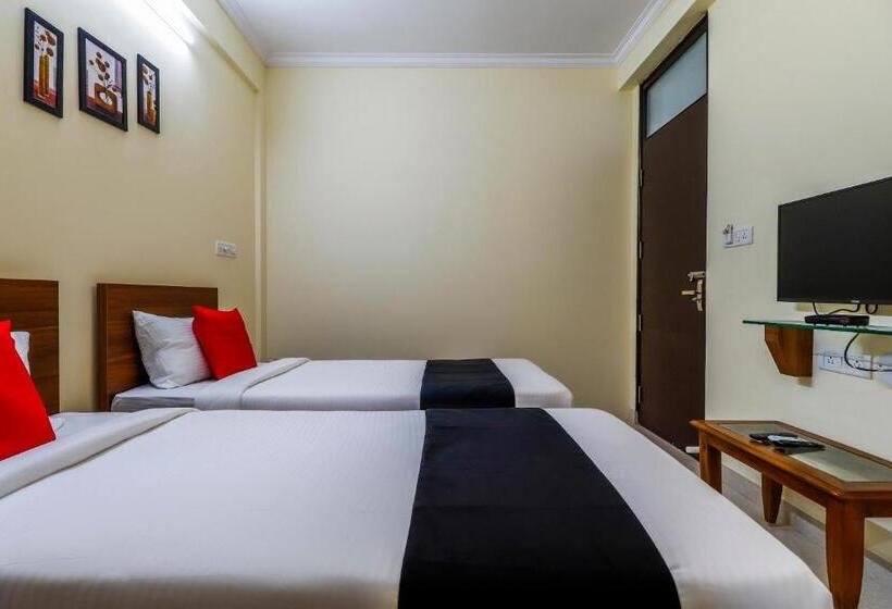 חדר קלאסי לשלושה, Capital O Sln Residency