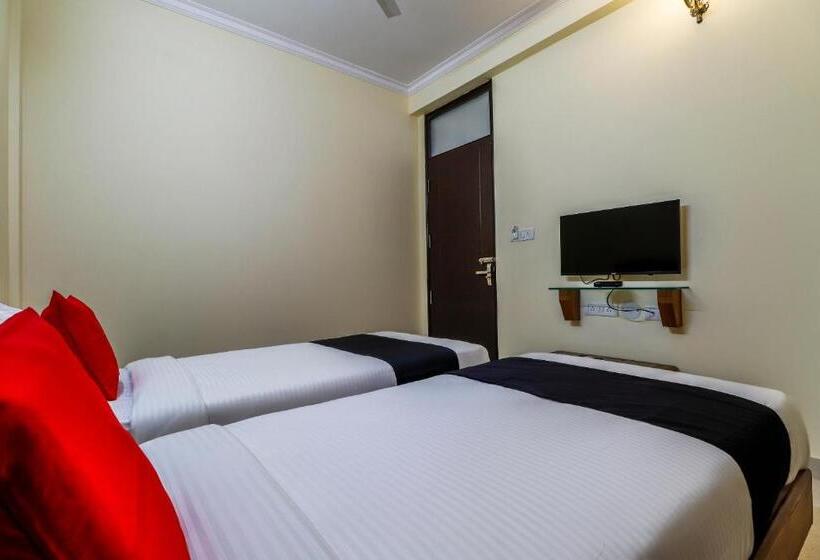 חדר קלאסי לשלושה, Capital O Sln Residency