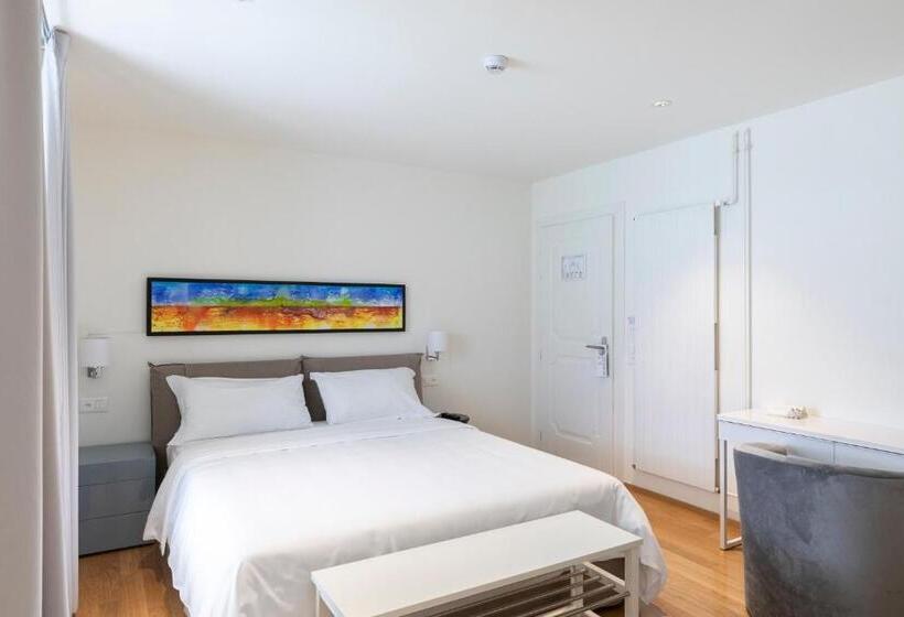 Deluxerum Sjöutsikt, Lac