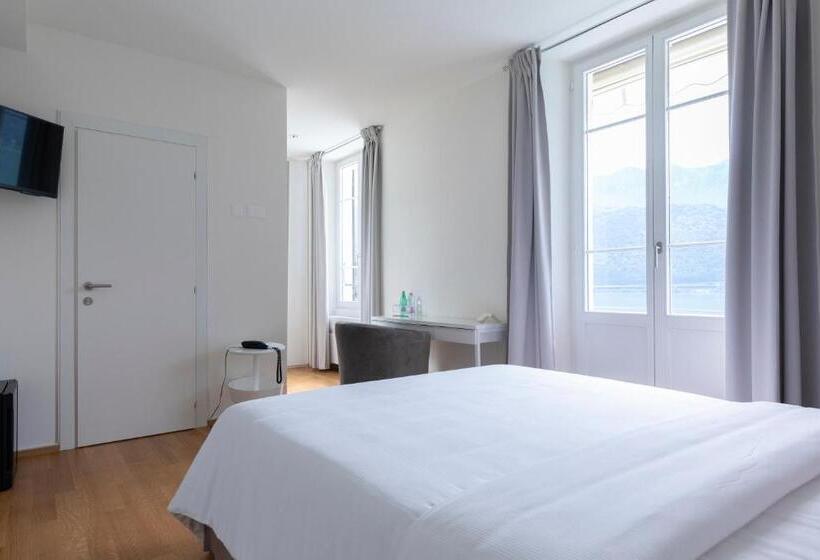 Deluxerum Sjöutsikt, Lac