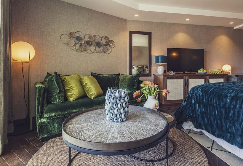 غرفة قياسية, Boho Club