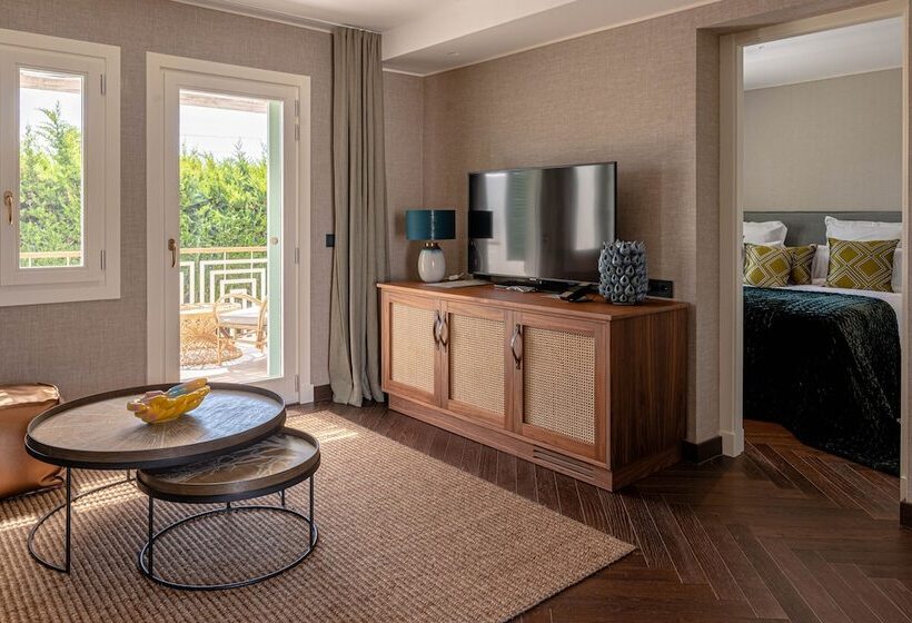 بنجلو قياسى غرفتين نوم, Boho Club