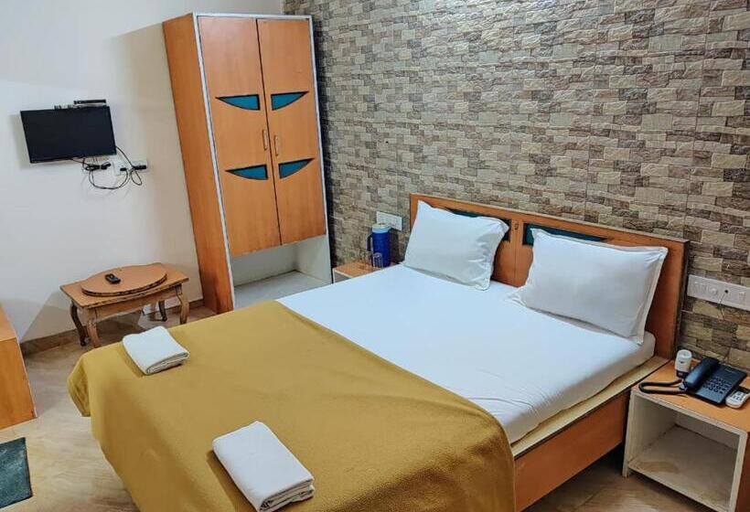 Номер Deluxe, Rajdhani Resort Lonavala