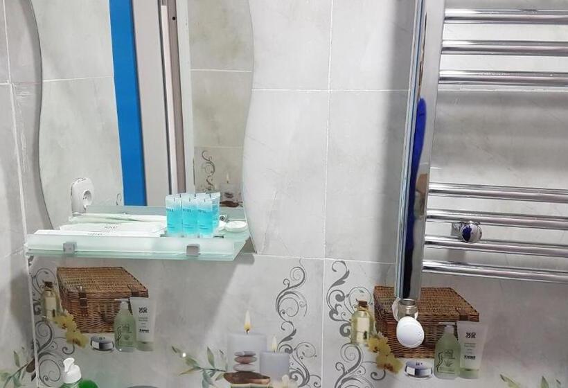 اتاق خانوادگی, Guest House Jangulashvili