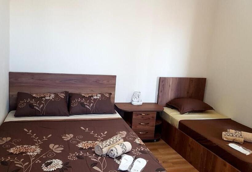 اتاق خانوادگی, Guest House Jangulashvili