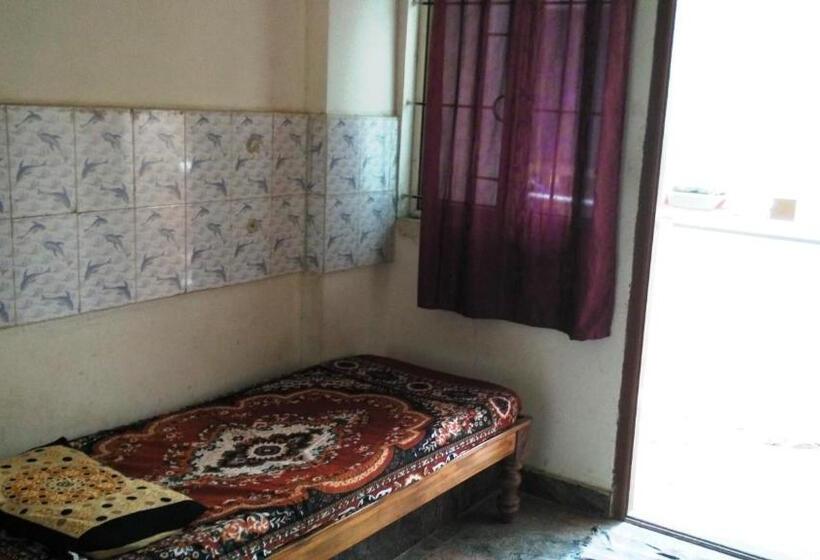 חדר סטנדרד יחיד חדר אמבטיה משותף, Professionals Pride Pg