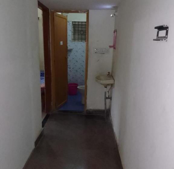 חדר סטנדרט חדר אמבטיה משותף, Professionals Pride Pg