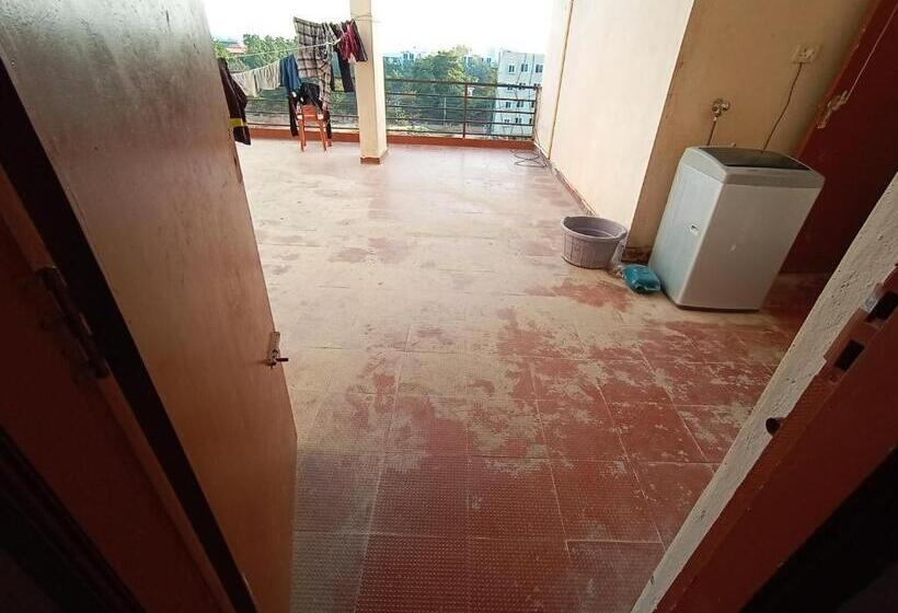 חדר משפחתי, Professionals Pride Pg