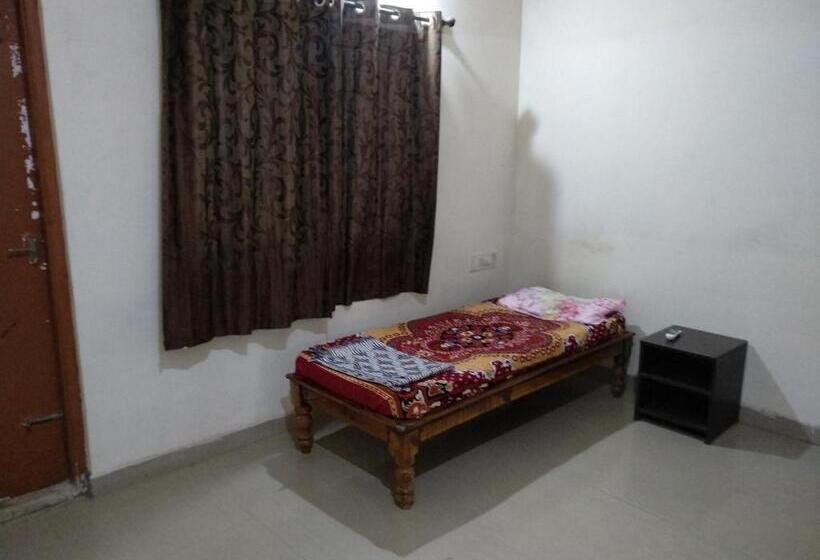 חדר סטנדרט יחיד, Professionals Pride Pg