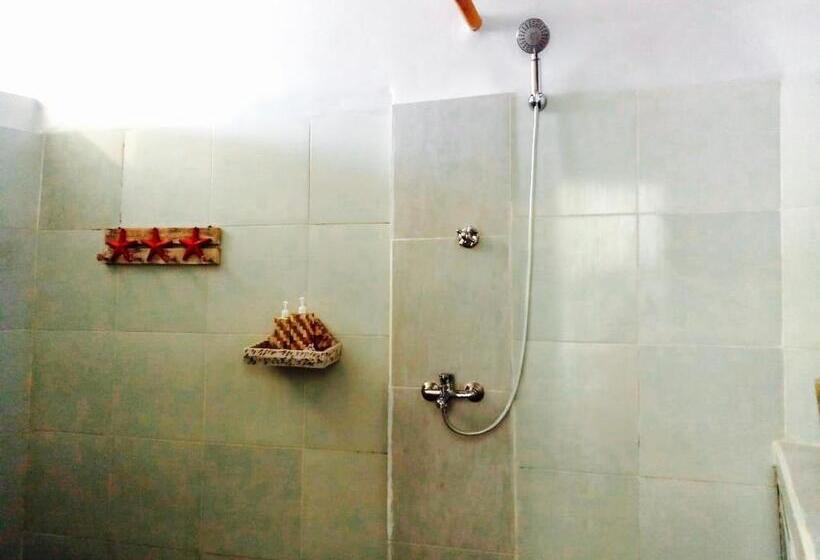 סוויטת 2 חדרי שינה, Waenis Sunset View Hotel And Restaurant, Amed, Bali