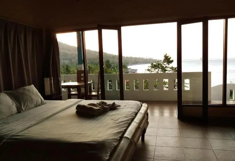 اتاق سوپریور چهار تخته, Waenis Sunset View Hotel And Restaurant, Amed, Bali