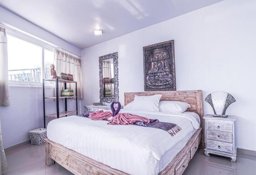 חדר דלוקס נוף לים, Waenis Sunset View Hotel And Restaurant, Amed, Bali