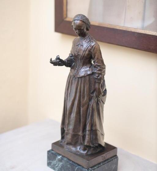 اتاق لوکس با تخت بزرگ, Florence Nightingale Suites At Lea Hurst